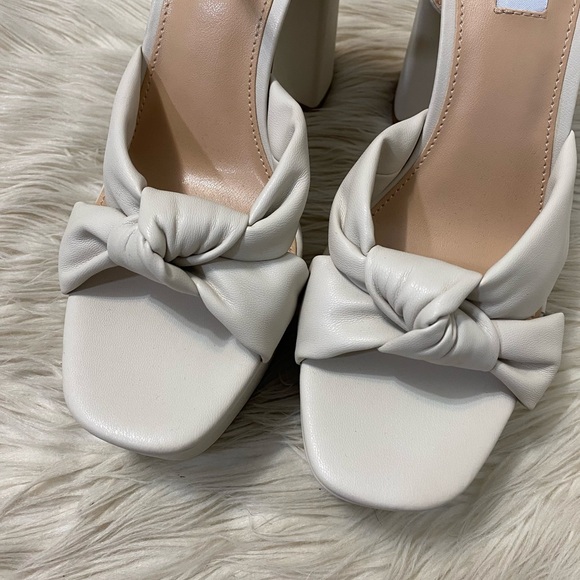 Steve Madden Cream Bone Faux Leather Knot Strap Platform Heeled Sandals Lala - Picture 3 of 8